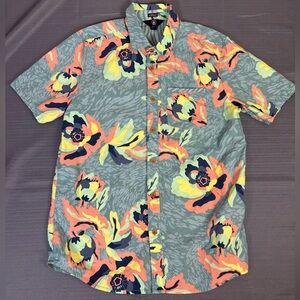 Volcom Classic Fit Floral Button-Up Shirt – Size M – Short Sleeve